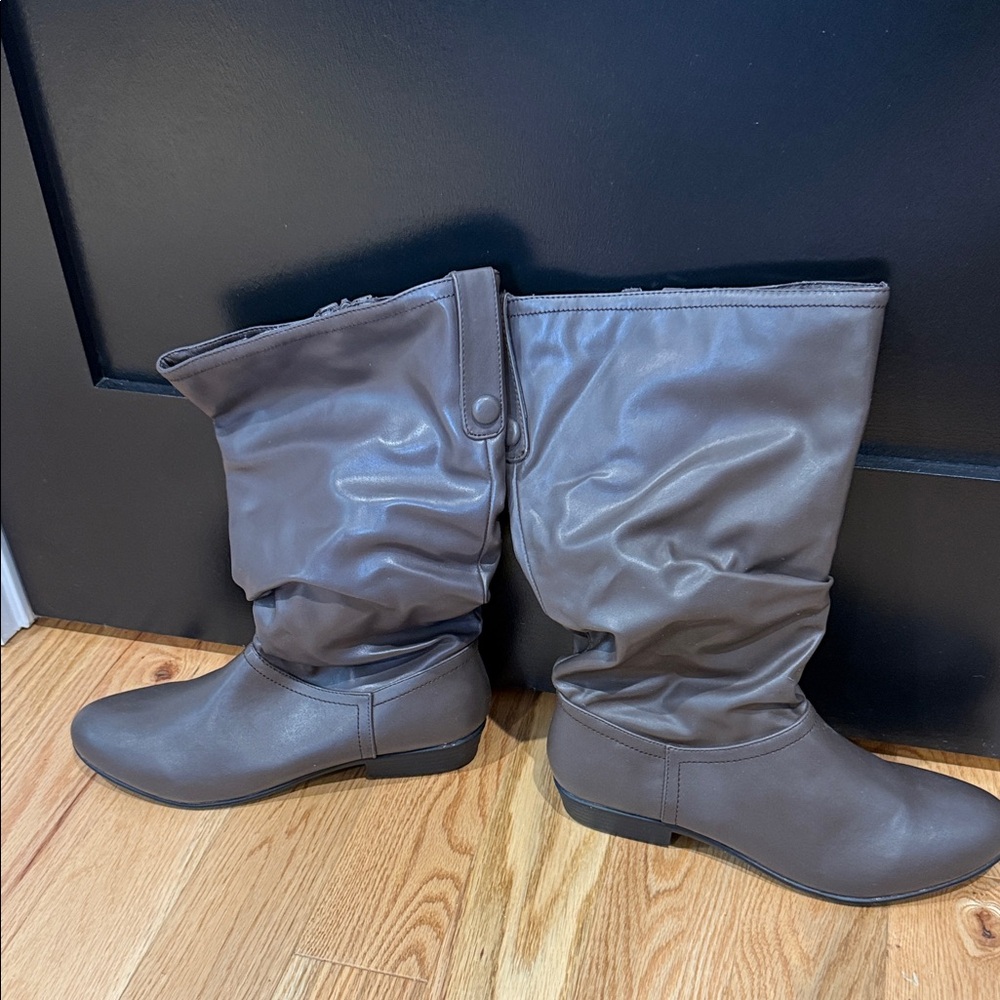 Elegant Women's Ankle Boots in Gray